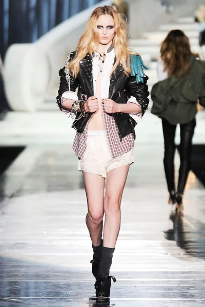 Look 33